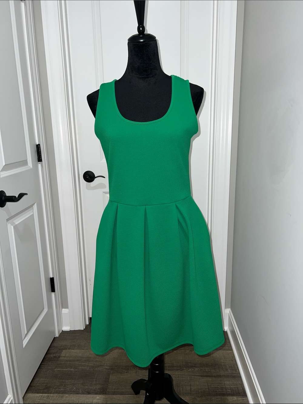 Sleeveless Scoop Fit-and-Flare Dress in Green